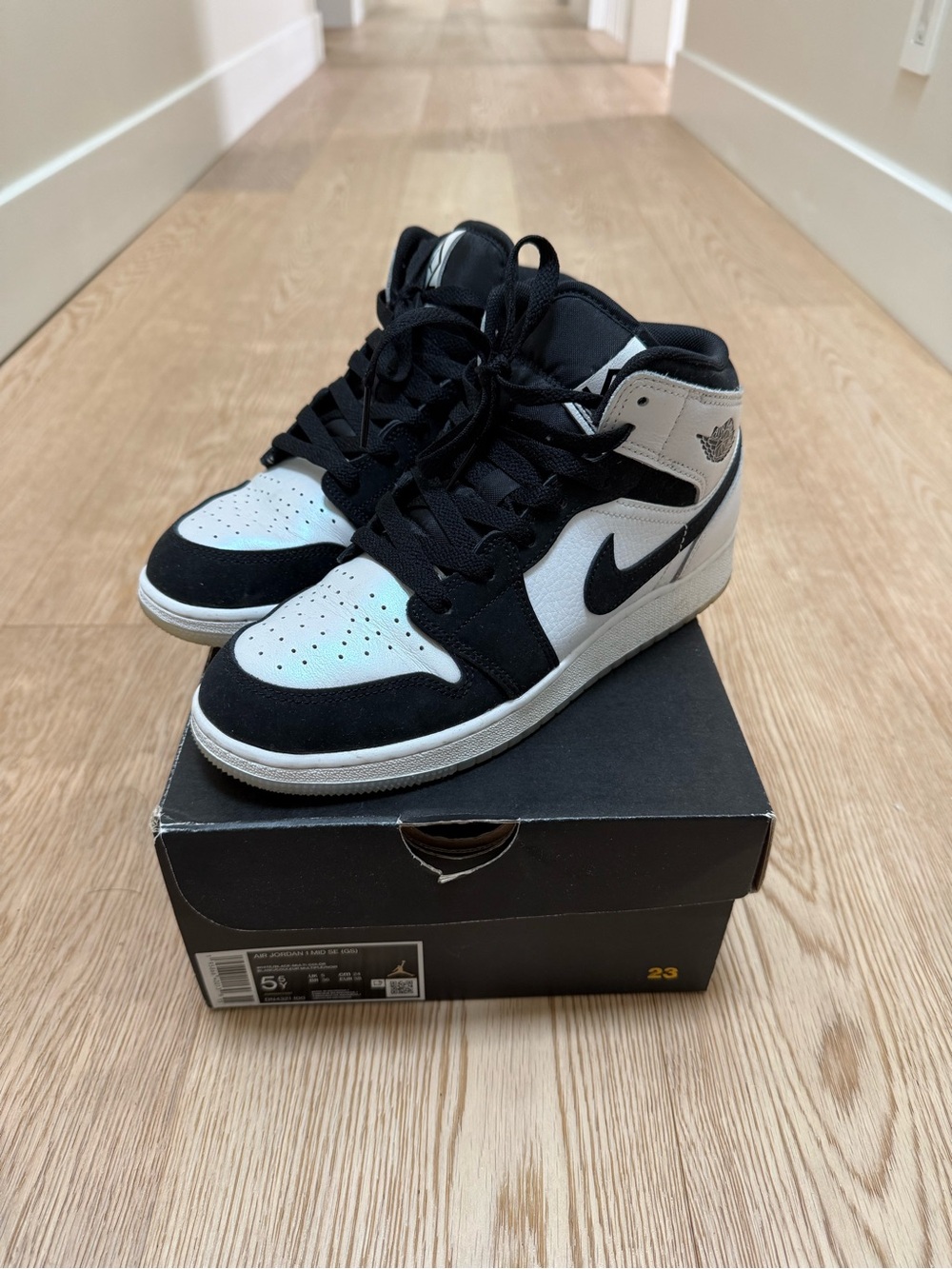Nike Air Jordan 1 Mid Diamond Sneakers in Black and White 5.5 Y or 7 women’s